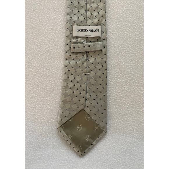 Giorgio Armani Men’s Necktie 100% Silk Silver Geometric Design Made In Italy EUC - Picture 3 of 4